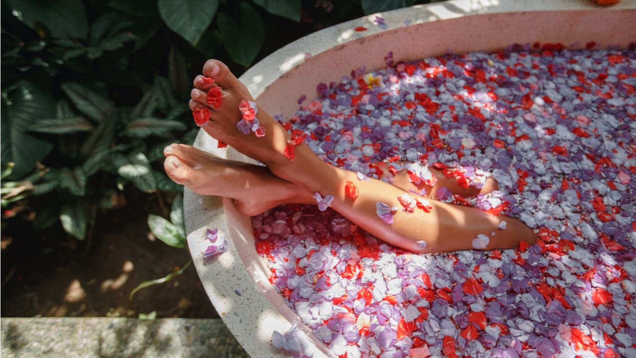 かかとのくすみを悪化させるNGケア