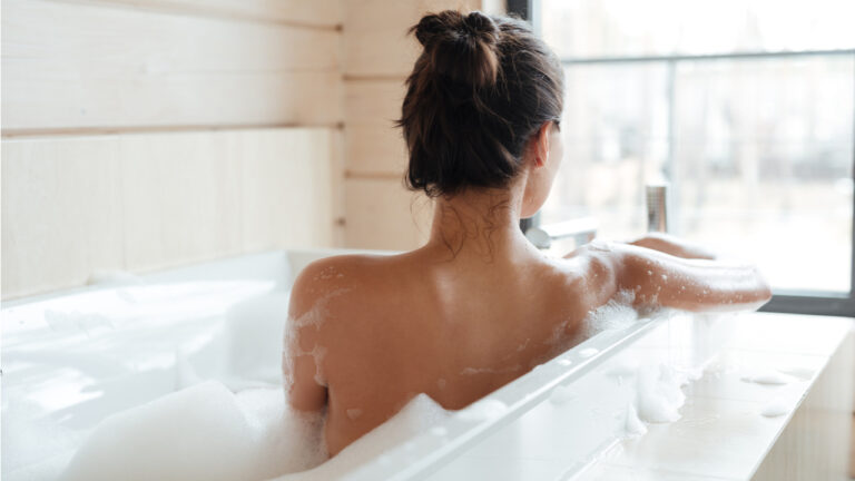 背中脱毛中は保湿ケアを徹底しよう