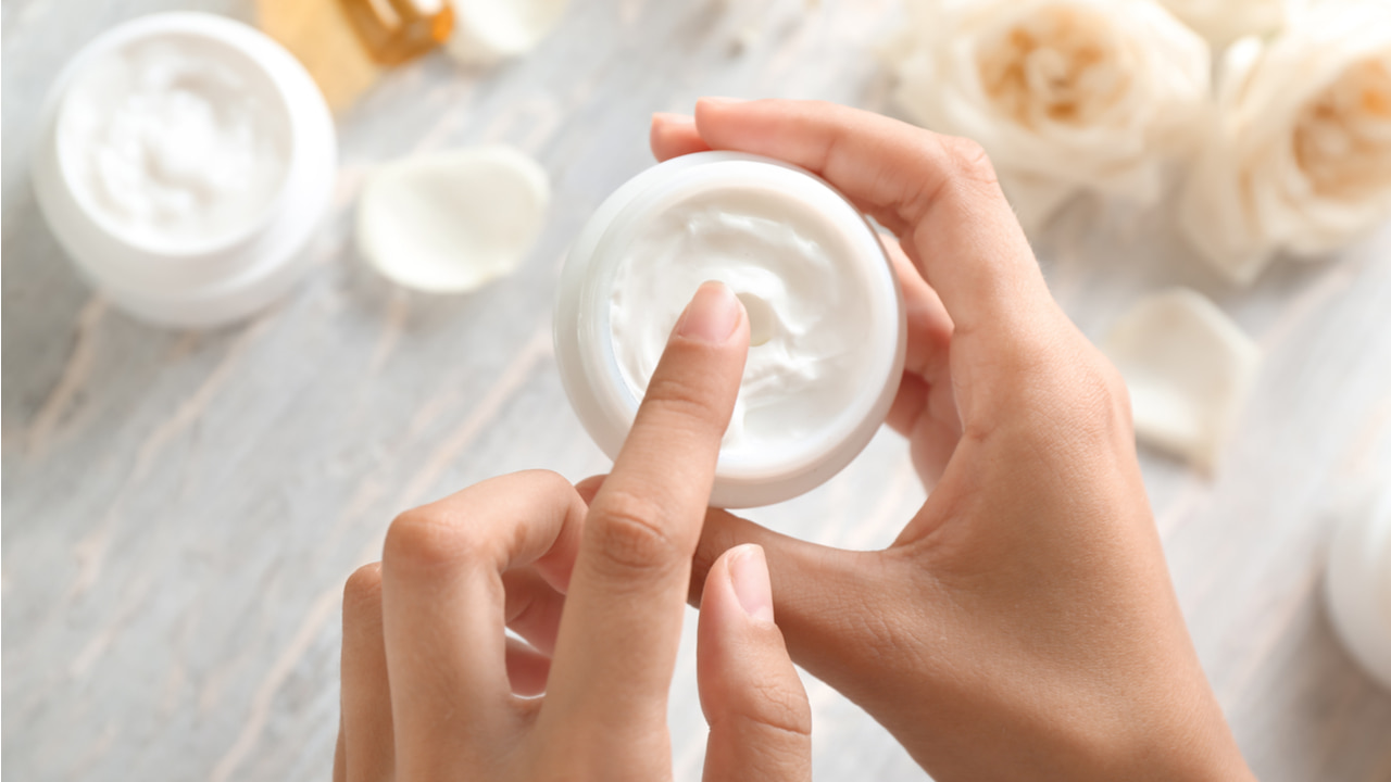 首・デコルテにも使えるおすすめのクリームを紹介！