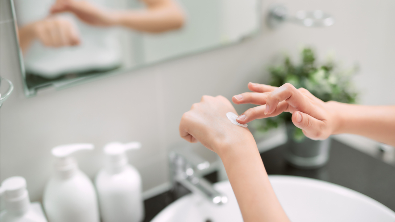 日焼け止めを塗るとき保湿クリームと混ぜるのはあり？